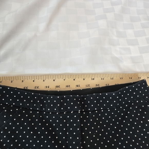 Investment Petites Black & White Polk A Dot  Slash Pockets Shorts Size 8 P NWOT - Picture 5 of 6